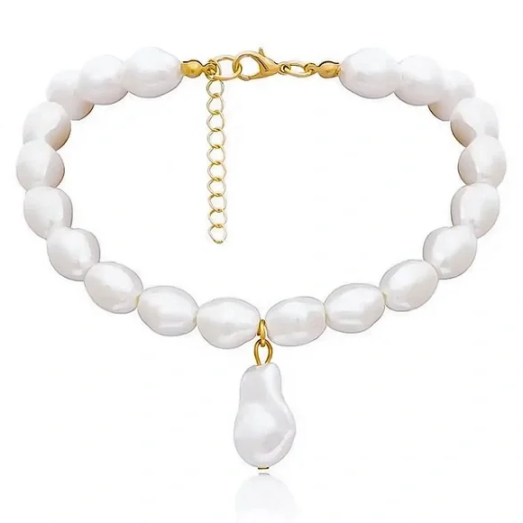 Elegant White Pearl Necklace - Picture 3 of 7